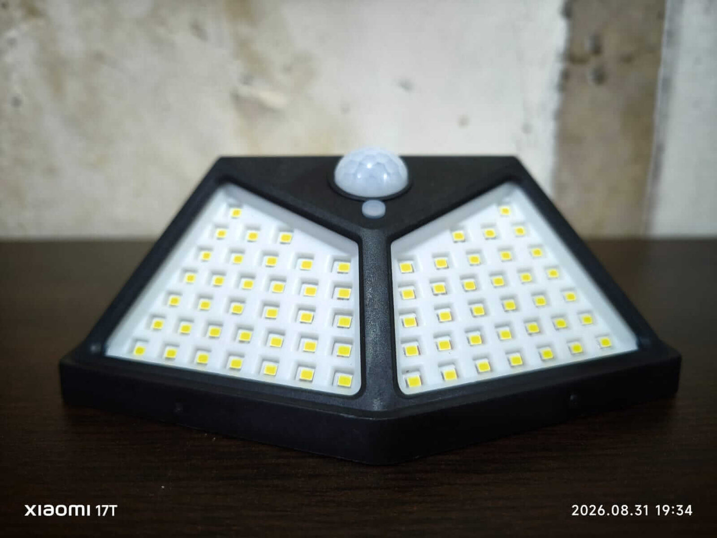 Waterproof auto sensor solar LED