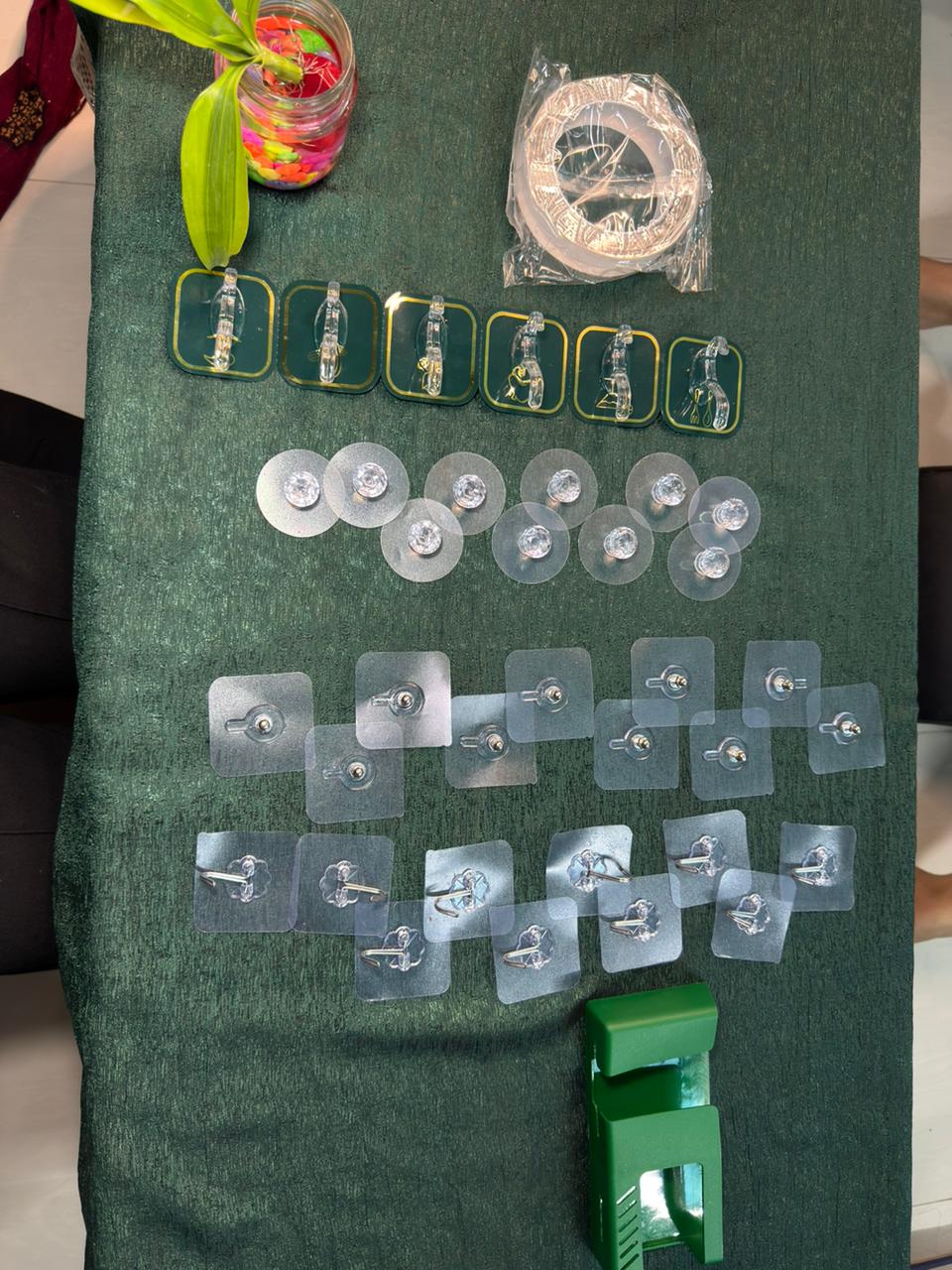 38 pis -wall hook combo With mobile holder and magic tap